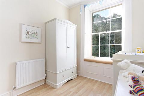 Second Floor Flat, 28 Caledonia Place, Bristol, BS8 4DL
