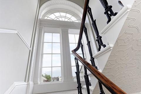 Second Floor Flat, 28 Caledonia Place, Bristol, BS8 4DL