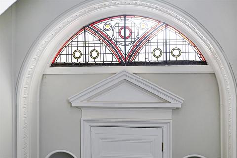 Second Floor Flat, 28 Caledonia Place, Bristol, BS8 4DL
