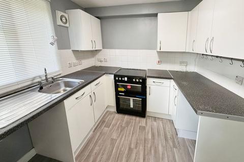 2 bedroom ground floor flat to rent, Coronation Avenue, East Tilbury, RM18