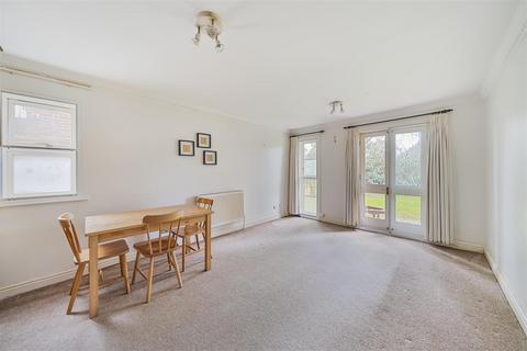 2 bedroom flat for sale, The Chase, Stanmore HA7