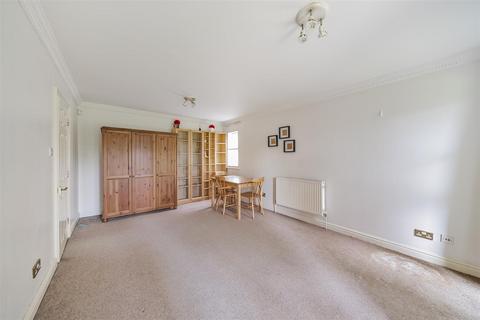 2 bedroom flat for sale, The Chase, Stanmore HA7