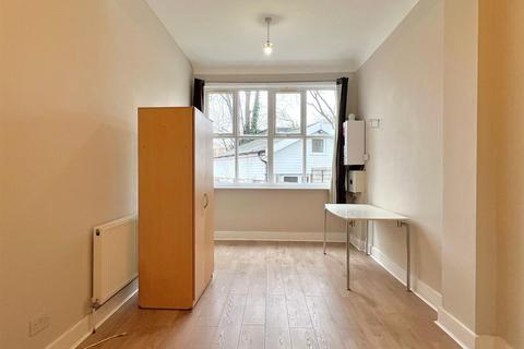 1 bedroom flat to rent, Hoe Street, London E17