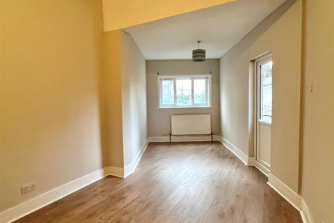 1 bedroom flat to rent, Hoe Street, London E17