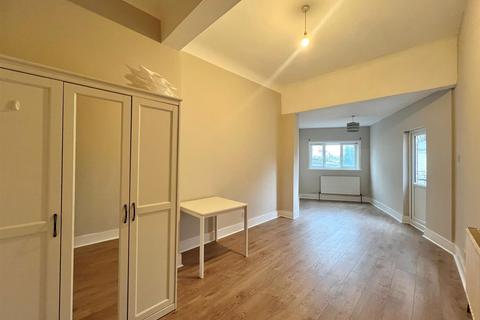 1 bedroom flat to rent, Hoe Street, London E17