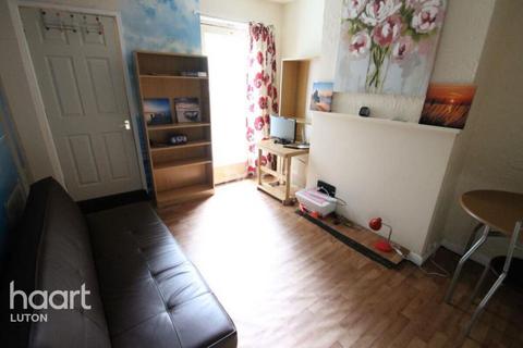 5 bedroom terraced house to rent, Baker Street, LUTON