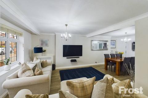 25 Orchard Avenue, Feltham, TW14 9RD