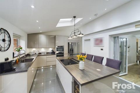25 Orchard Avenue, Feltham, TW14 9RD