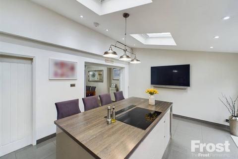 25 Orchard Avenue, Feltham, TW14 9RD