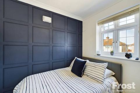 25 Orchard Avenue, Feltham, TW14 9RD