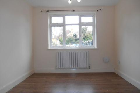 2 bedroom maisonette to rent, Hempstead Road, Watford, Hertfordshire