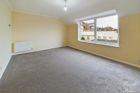 2 bedroom flat to rent, Moat House Flats Elm Street, Buckingham, MK18 1EU