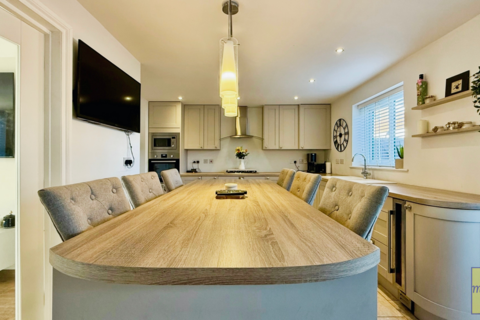 6 Clos Cae Ffynnon, North Cornelly, Bridgend, CF33 4HX