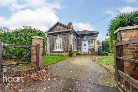 2 bedroom detached bungalow to rent, Stockwood Park, LUTON