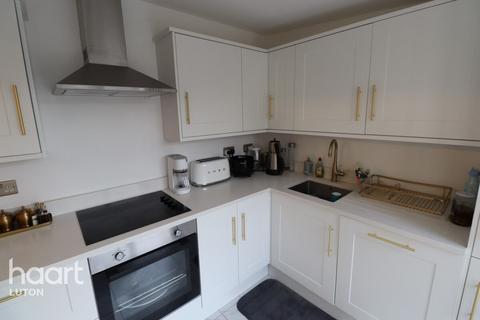 2 bedroom detached bungalow to rent, Stockwood Park, LUTON