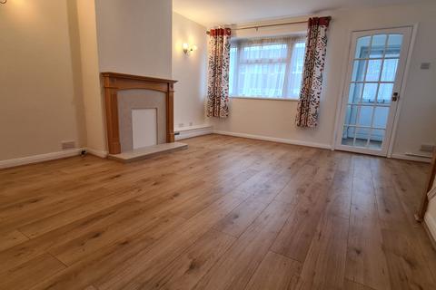 4 bedroom semi-detached house to rent, Leaholme Way, Ruislip, HA4