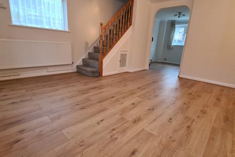 4 bedroom semi-detached house to rent, Leaholme Way, Ruislip, HA4