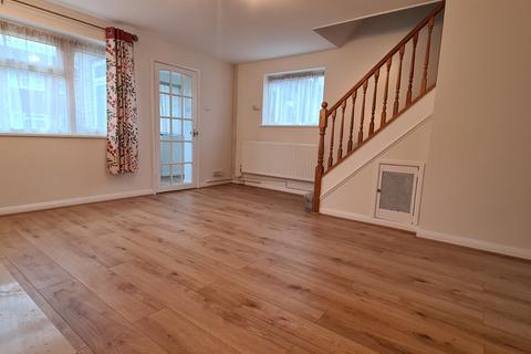 4 bedroom semi-detached house to rent, Leaholme Way, Ruislip, HA4