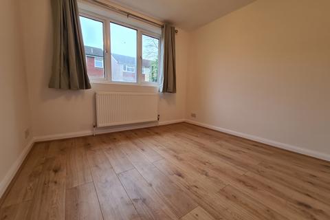 4 bedroom semi-detached house to rent, Leaholme Way, Ruislip, HA4