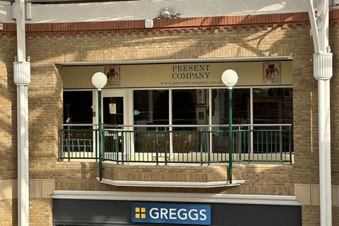 Retail property (high street) to rent, Burgess Hill RH15