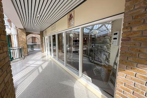 Retail property (high street) to rent, Burgess Hill RH15