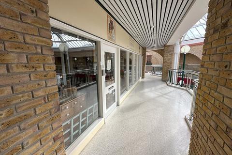 Retail property (high street) to rent, Burgess Hill RH15