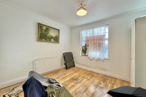 4 bedroom terraced house for sale, Green Road, London N20