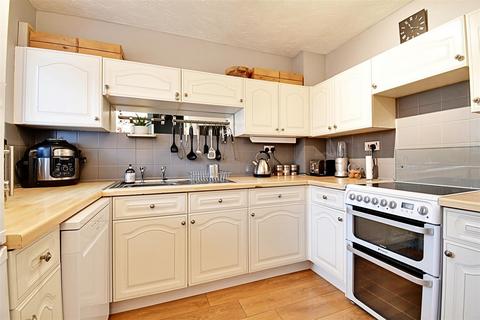 3 bedroom end of terrace house for sale, Fallow Rise, Hertford SG13