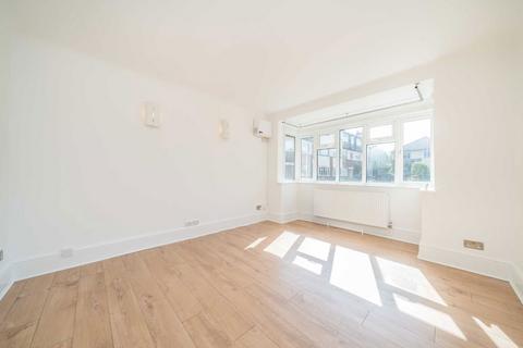16 Lancaster Close, Kingston Upon Thames, KT2 5NH