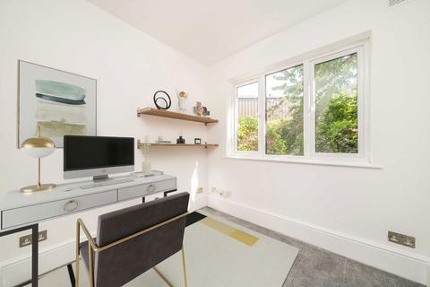 16 Lancaster Close, Kingston Upon Thames, KT2 5NH