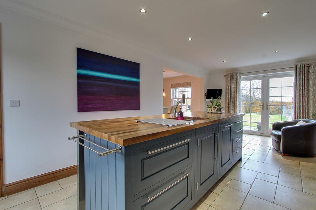 Kitchen/Breakfast Room