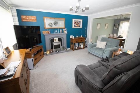 3 bedroom house for sale, Cowdray Court, Newcastle Upon Tyne