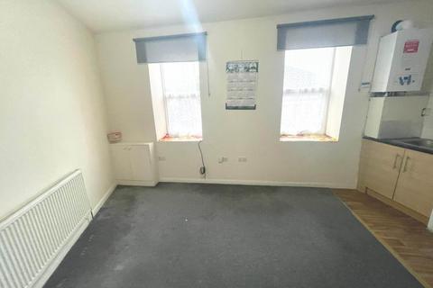 3 bedroom flat to rent, 57 The Green, Southall