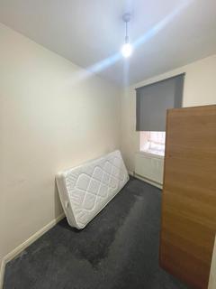 3 bedroom flat to rent, 57 The Green, Southall