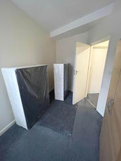 3 bedroom flat to rent, 57 The Green, Southall