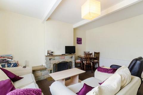 3 bedroom flat for sale, Raymond Crescent, Guildford, Surrey, GU2