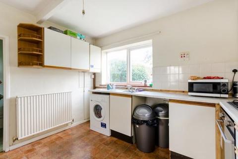 3 bedroom flat for sale, Raymond Crescent, Guildford, Surrey, GU2