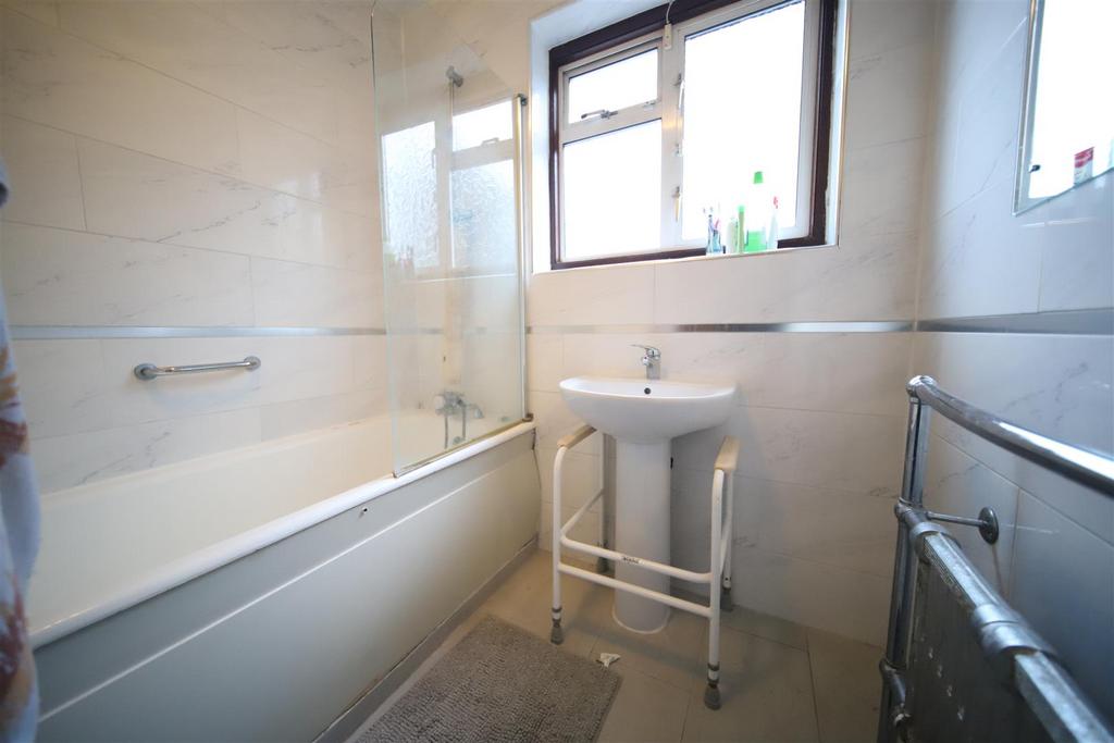 Bathroom2.jpg