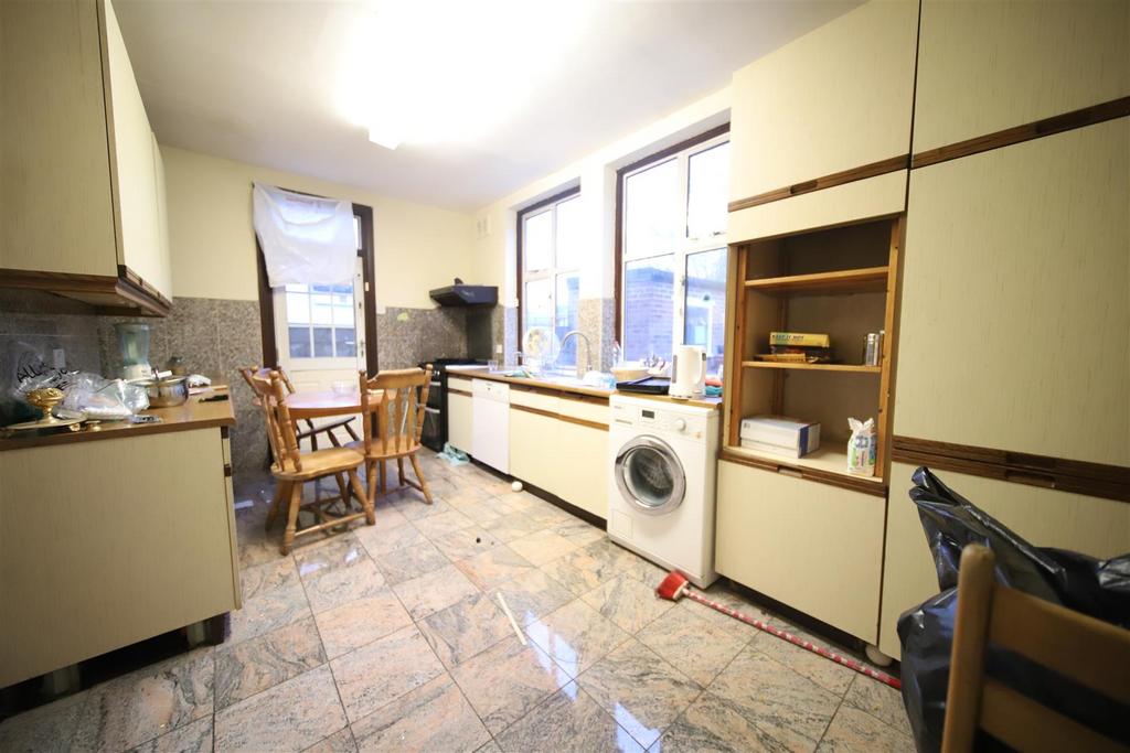 Kitchen1.jpg