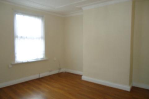 2 bedroom end of terrace house to rent, Runswick Avenue, Leeds LS11