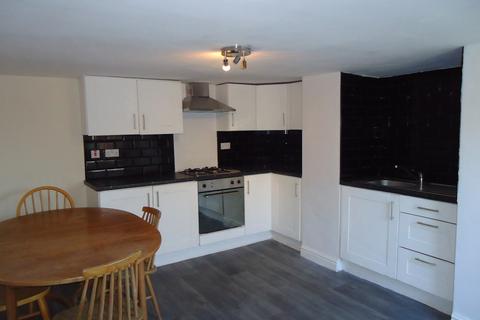 2 bedroom end of terrace house to rent, Rydall Place, Leeds LS11