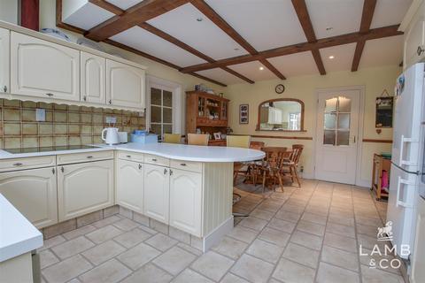 4 bedroom detached house for sale, Washford Gardens, Clacton-On-Sea CO15