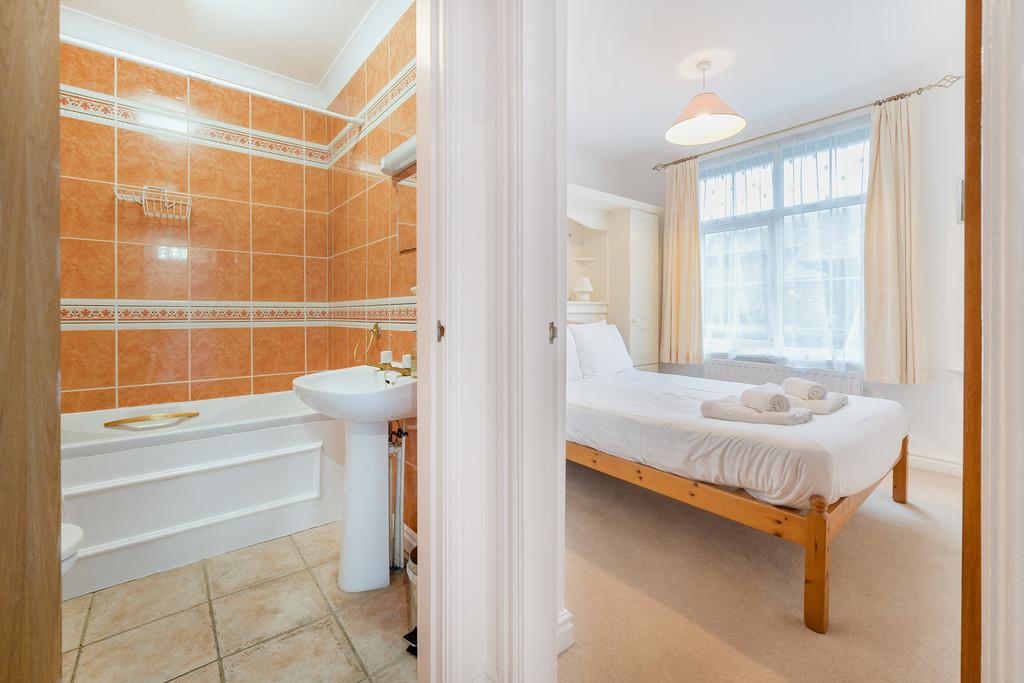 Bathroom/Bedroom 2