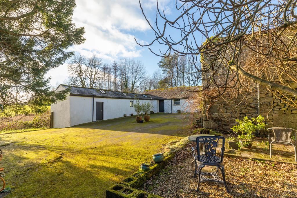 Outbuilding/Stables