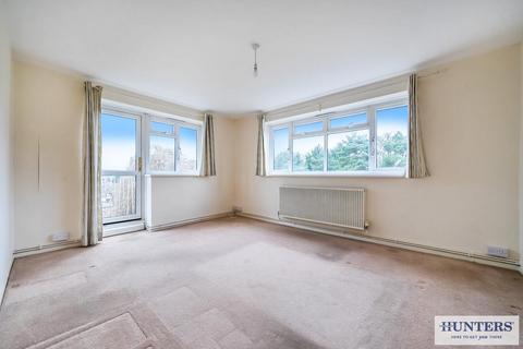 2 bedroom flat for sale, Patricia Court, Upper Wickham Lane, Welling, Kent, DA16 3EP