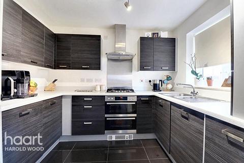 12 Leaf Hill Drive, Romford, RM3 7FA