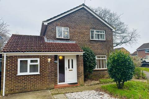 4 bedroom detached house to rent, Creekmoor, Poole