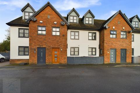 3 bedroom townhouse for sale, Open Plan Living at Orchard Mount, Monton