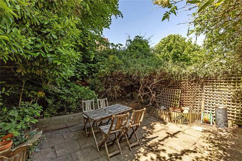 3 bedroom terraced house to rent, Mantilla Road, London, SW17