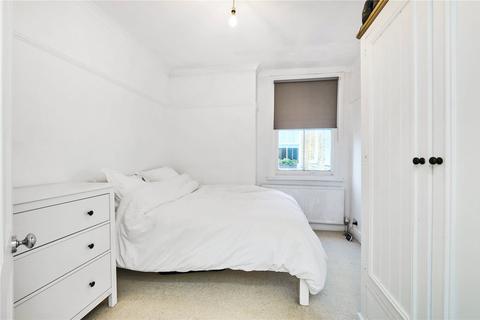 3 bedroom terraced house to rent, Mantilla Road, London, SW17